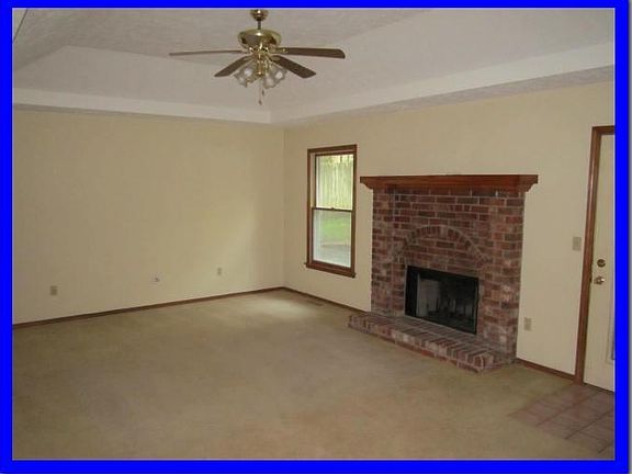 5th image of 890 S Mission Cir