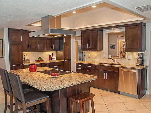 5th image of 5316 Venetian Blvd NE