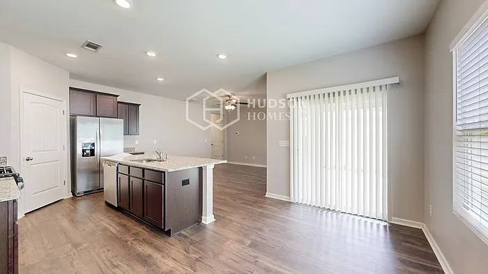 232 Chelsea Park Rd — Photo 7