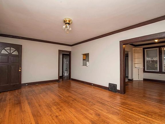 5th image of 213 Oakland St