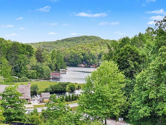 3rd image of 140 Cove View Ln