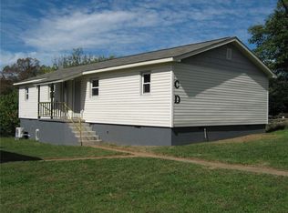 104 S Ann St, Walhalla, SC 29691