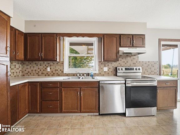 3rd image of 21814 210th St