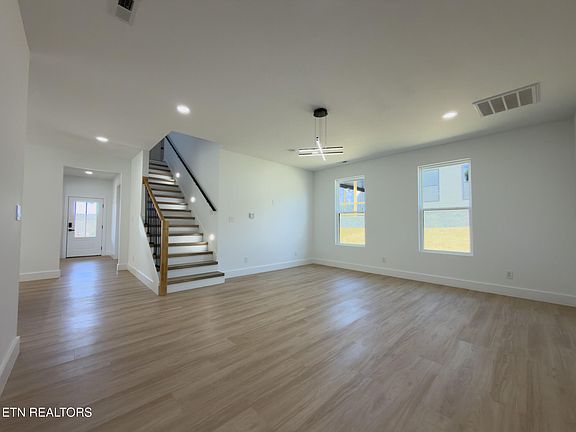 5th image of 118 Arcadian Springs Dr