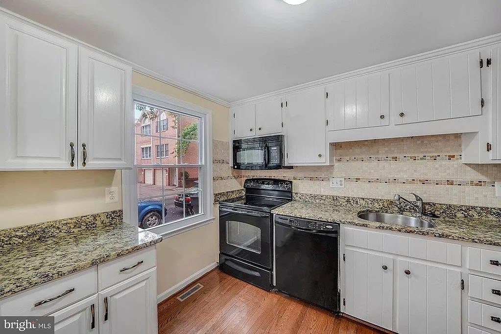 4 bed, $1,650 — Photo 1