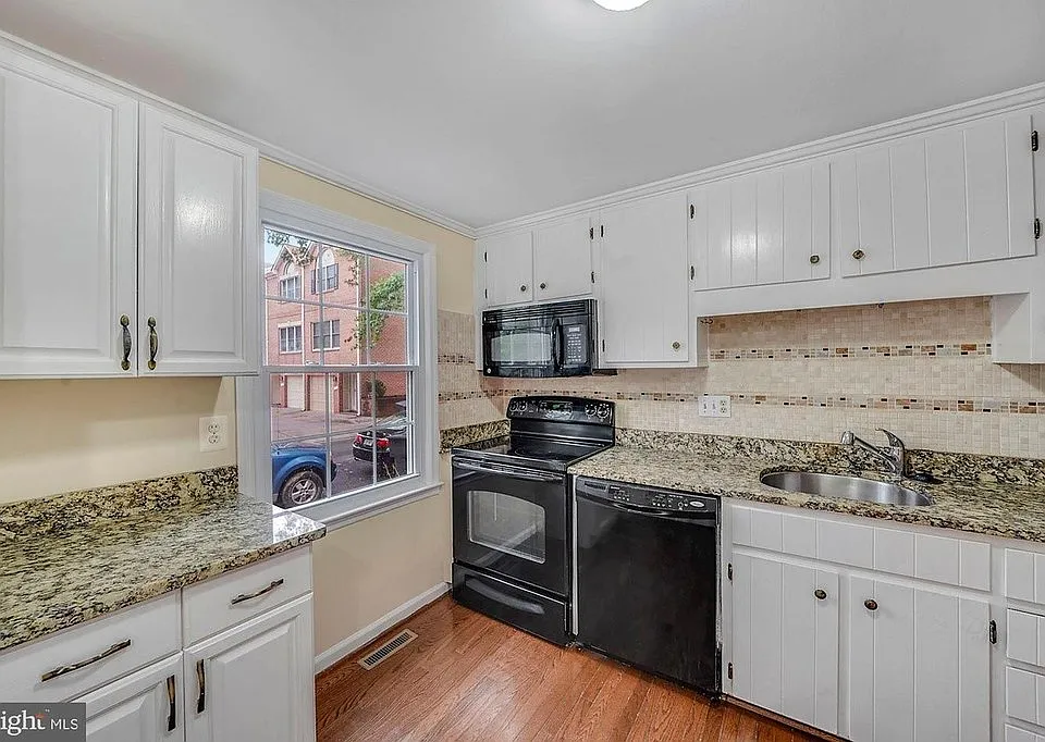 1122 N Utah St