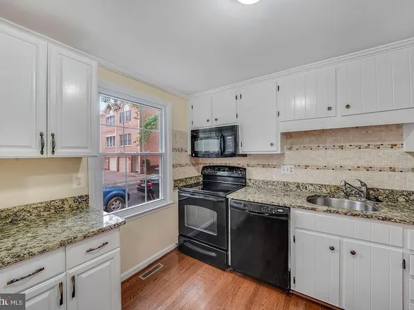 1122 N Utah St, Arlington, VA 22201
