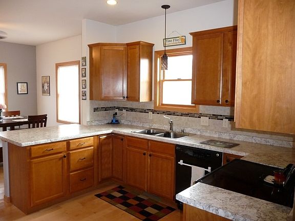 5th image of 415 University Ln