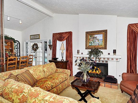 3rd image of 25962 Ernestine Ct