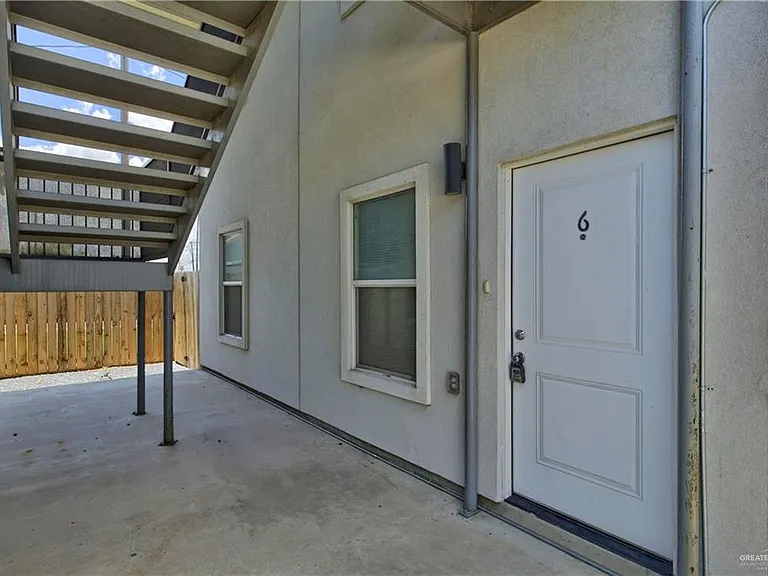 1207 W Kennedy St #6 — Photo 3