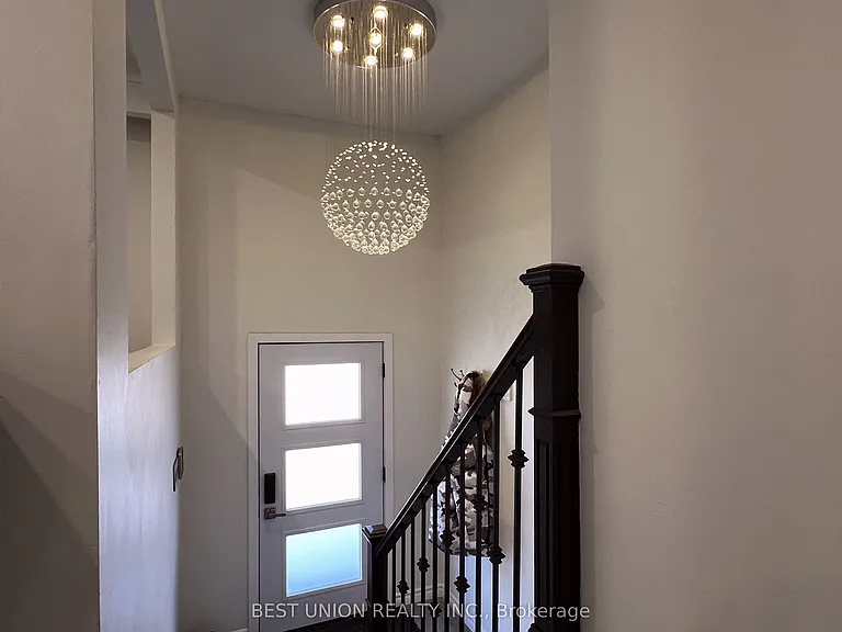 41 Lavina Cres — Photo 4