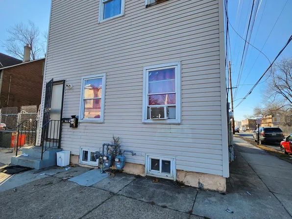 57 N 22nd St, Camden, NJ 08105