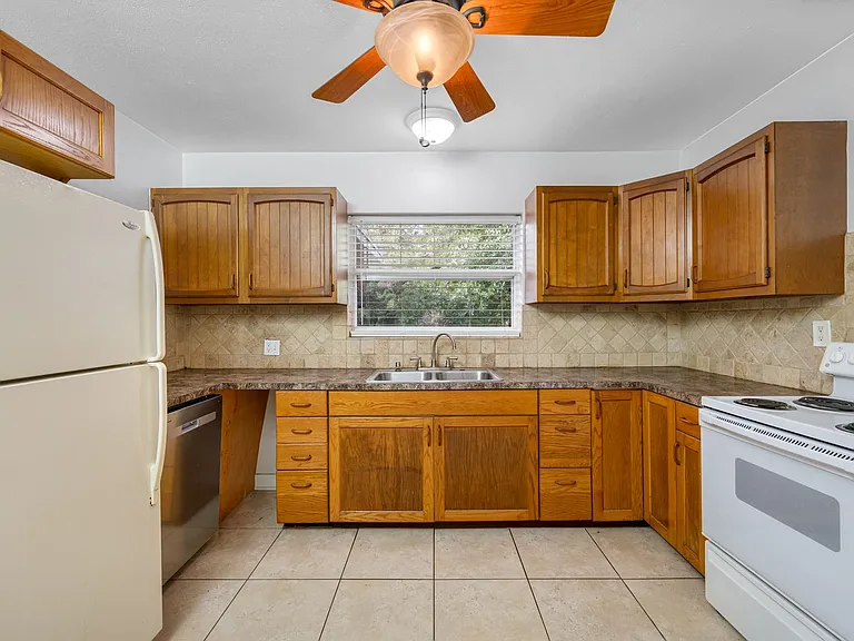 Century Oaks — Photo 90