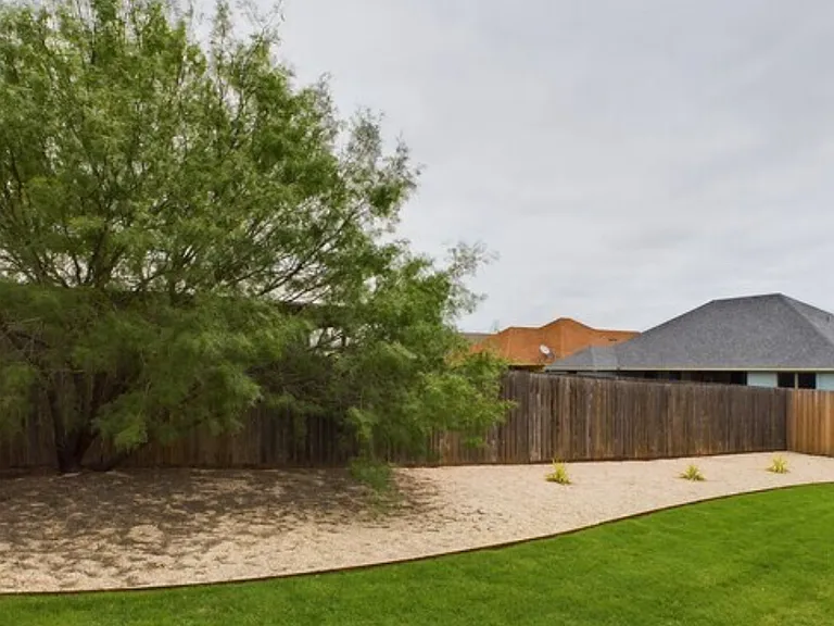1606 Redwood Ct — Photo 11