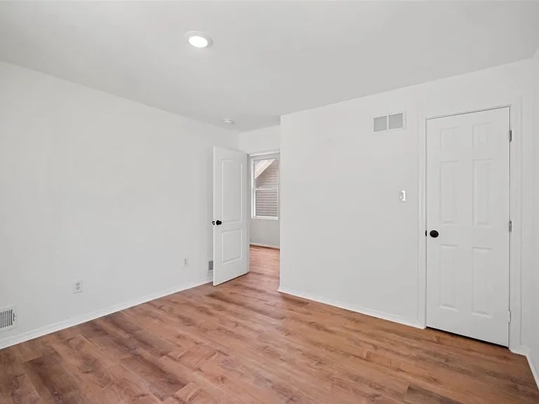 317 Anthony St — Photo 17