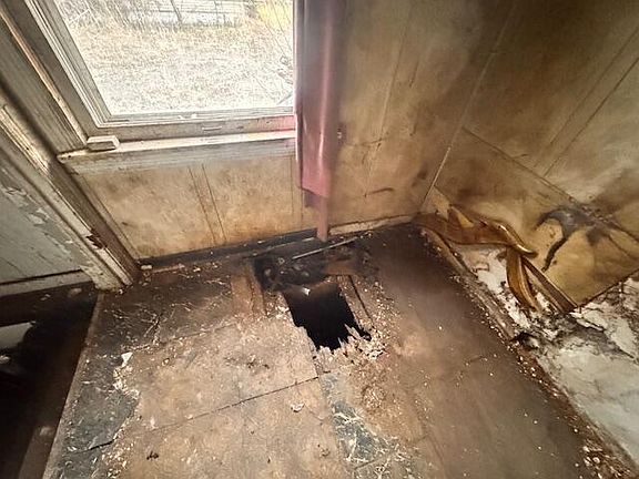 5th image of 4970 Jefferson St