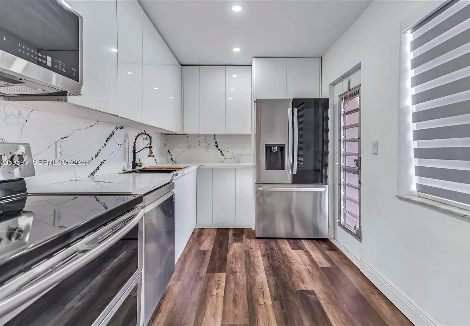Topaz South Condo — Photo 2