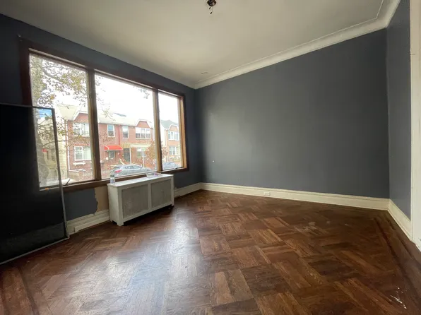 81 Bay 7th Street image 6 of 15