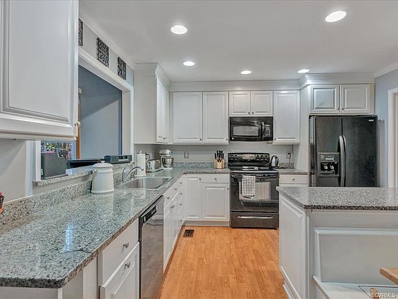 3rd image of 310 Glendale Dr