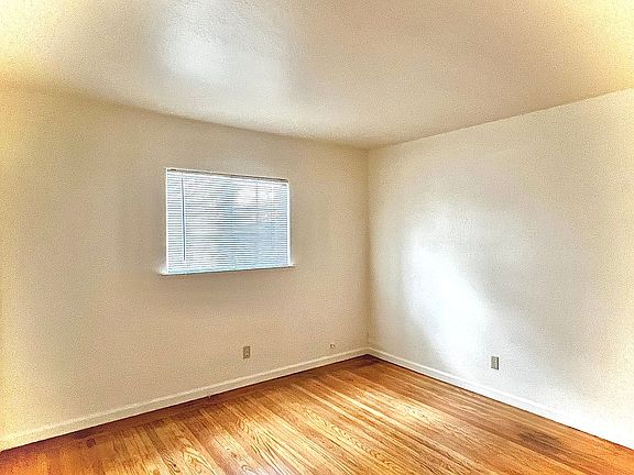 4th image of 2052 Eastern Ave