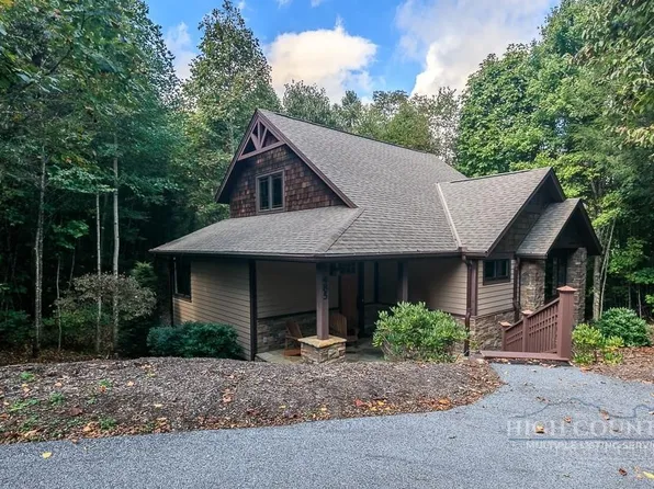485 Woodlake Loop Road, Elk Park, NC 28622