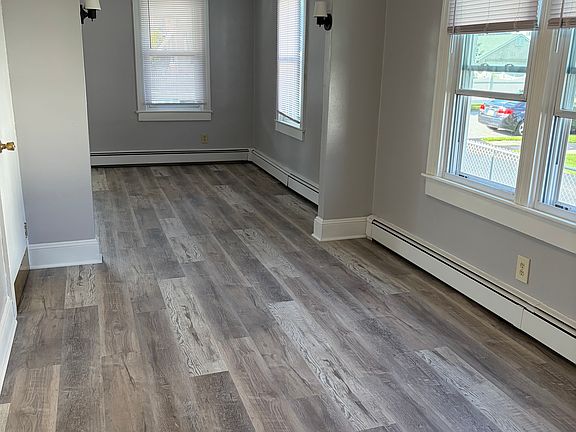 3rd image of 126 George St