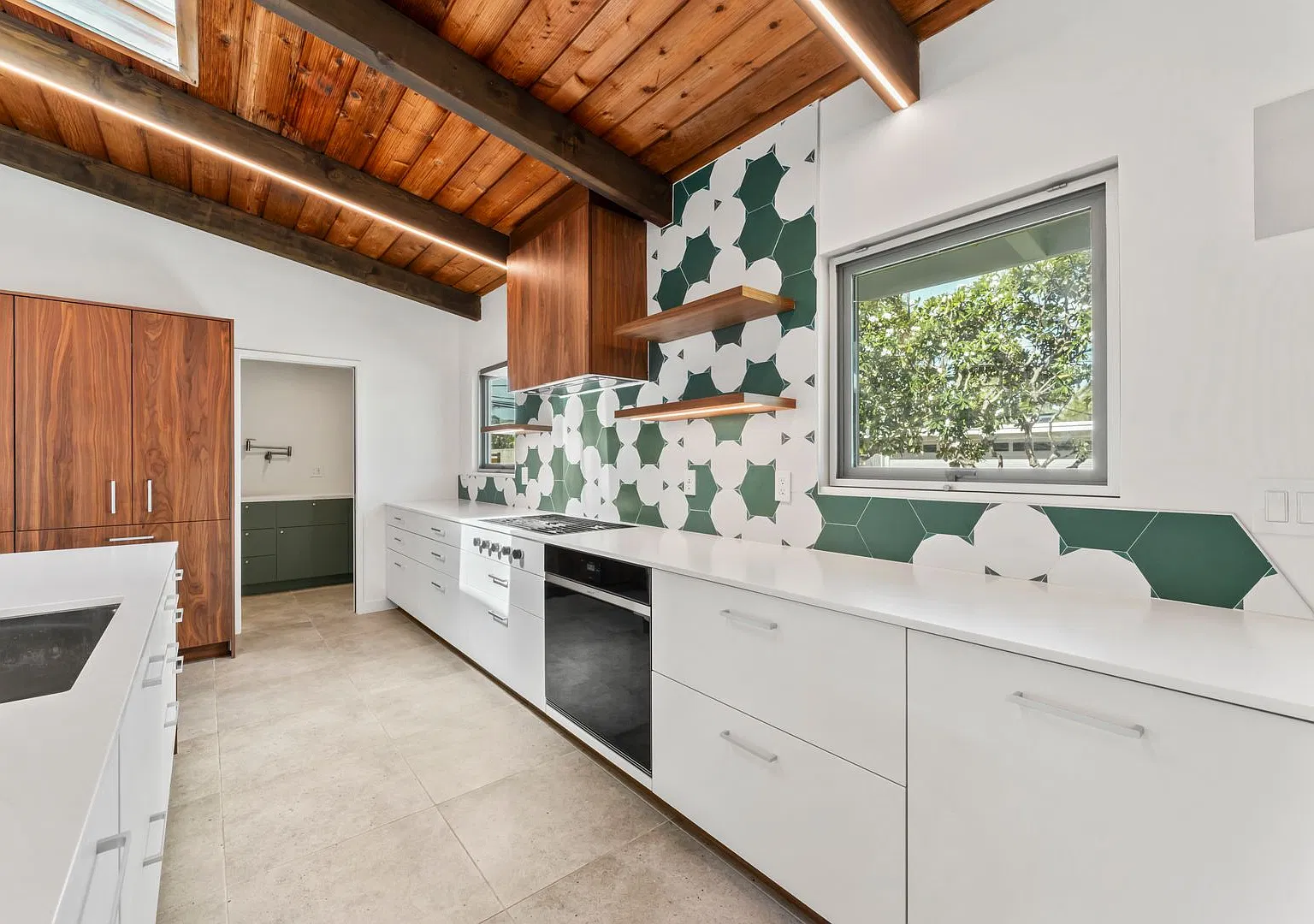 Beautiful Single-Level Home in Kailua's Desirable Beachside Neighborhood — Photo 2