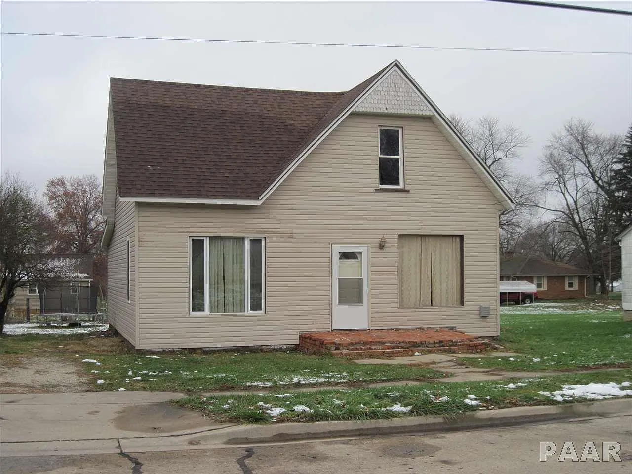 305 E 3rd St photo 1
