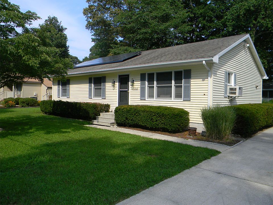 1st image of 23519 Elmwood Ave W