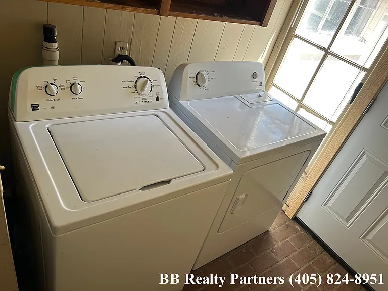 3328 E 6th St — Photo 19
