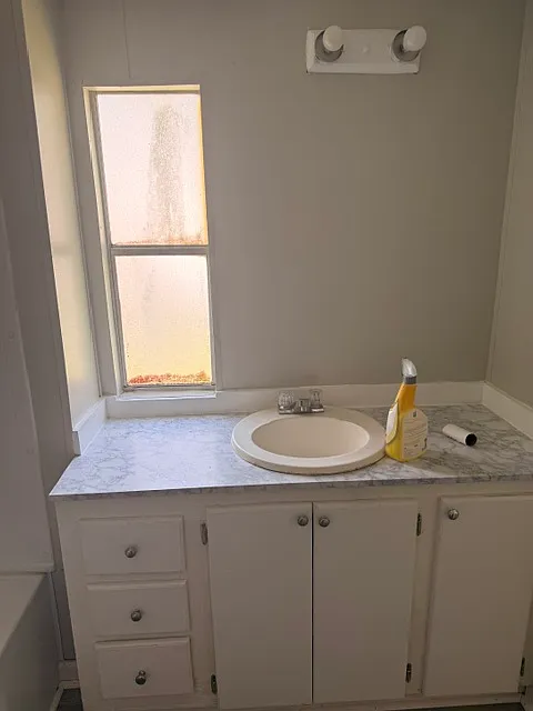2 bed, $650 — Photo 2