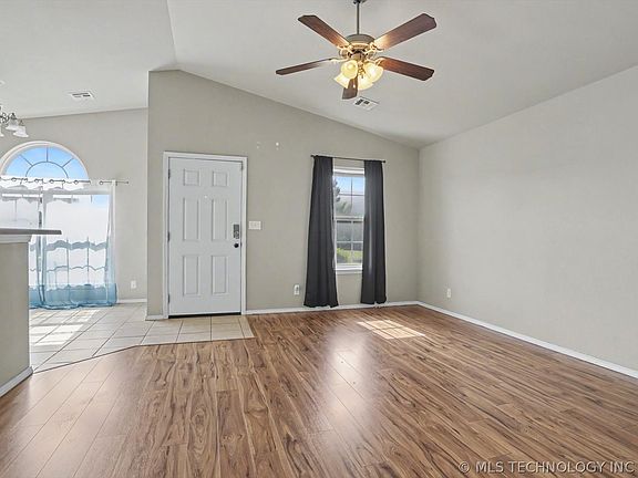 4th image of 8670 S 261st East Ave
