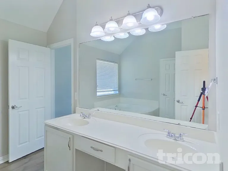 7814 Longbow Ln — Photo 13
