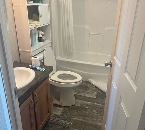 3rd image of 903 Bartlett Rd