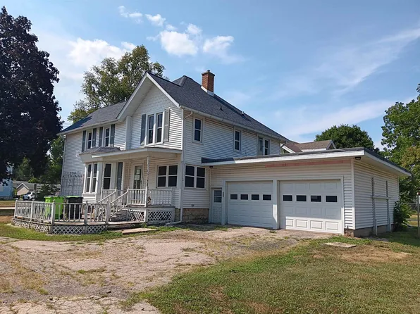 212 Spring St, Fox Lake, WI 53933
