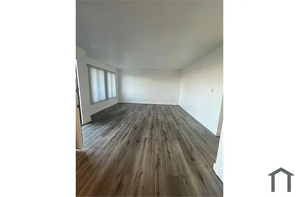 Building Photo - 711 W Queen St #203