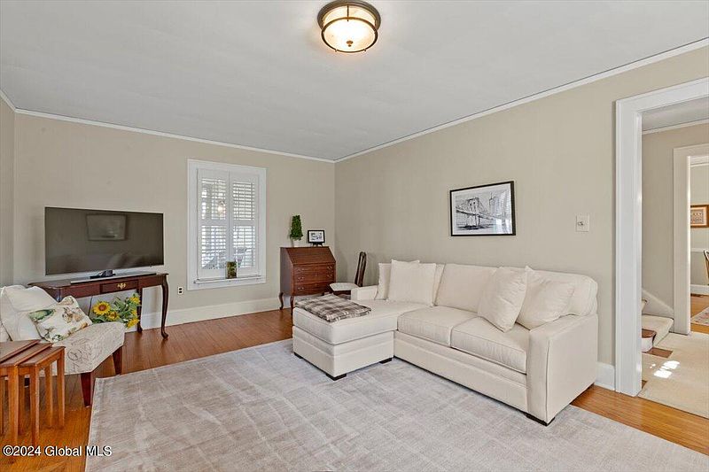 5th image of 1105 Athol Road