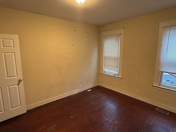 5th image of 726 Elm St #A1