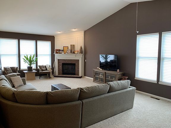 4th image of 317 Lexington Cir