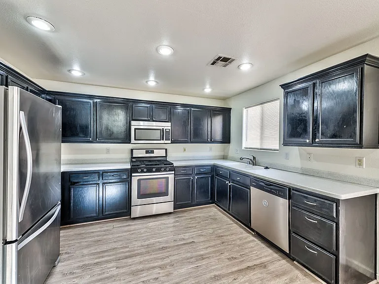 949 Medina De Leon Ave — Photo 6