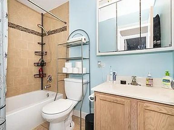 4th image of 673 E Fullerton Ave APT 205