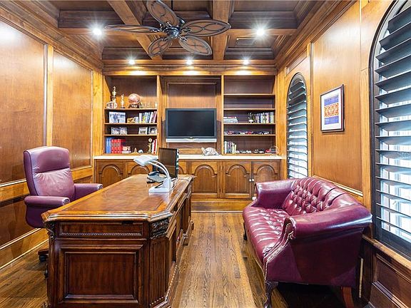 4th image of 2219 Venetian Way