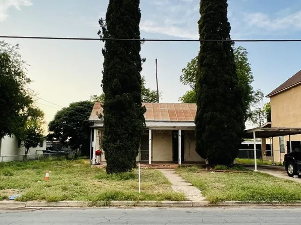 114 E Martin St, Del Rio, TX 78840