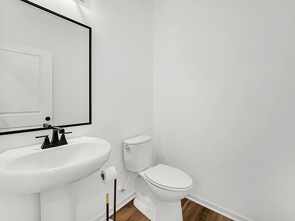 5th image of 2224 Redwood Ln