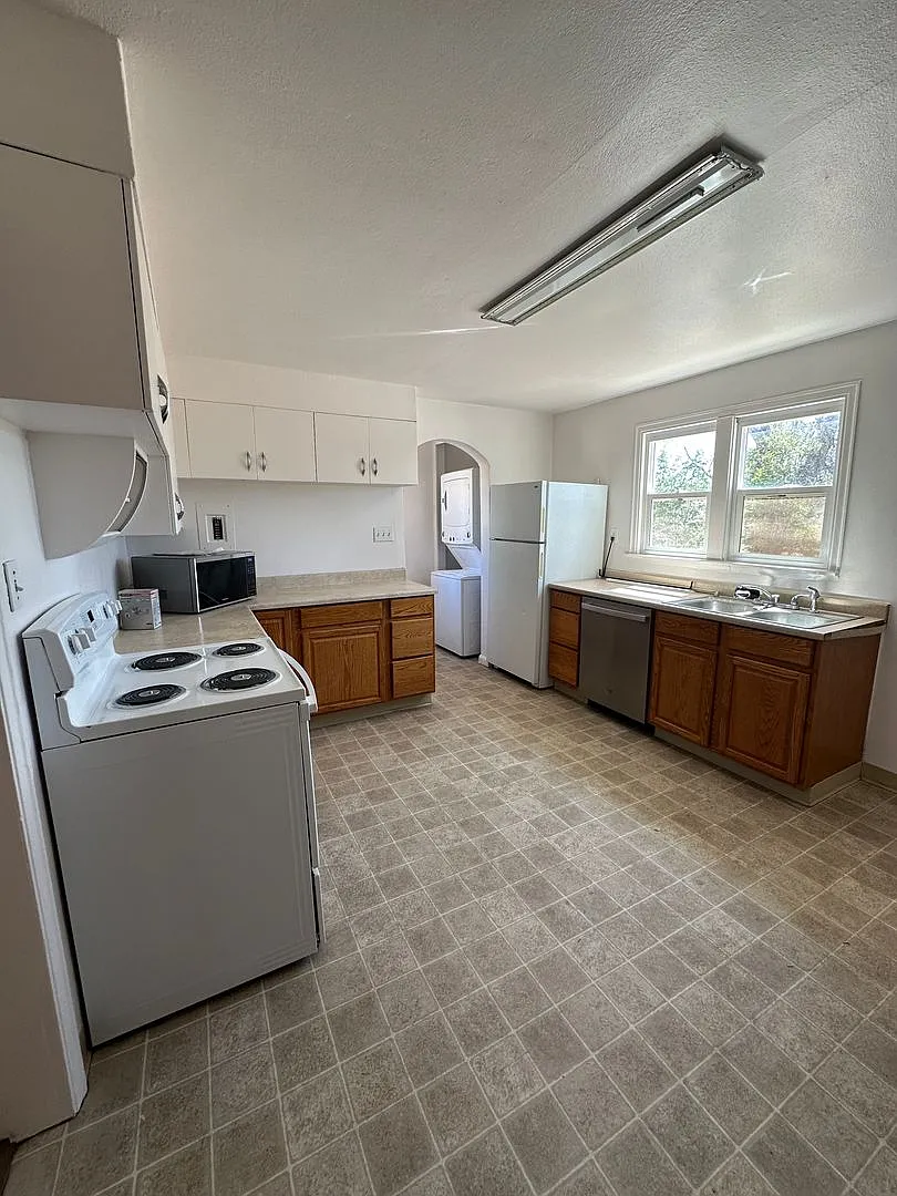 Charming Upstairs Apartment — Photo 3