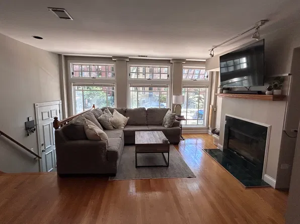 (undisclosed Address), Chicago, IL 60614