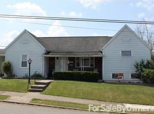 218 High St, Crooksville, OH 43731