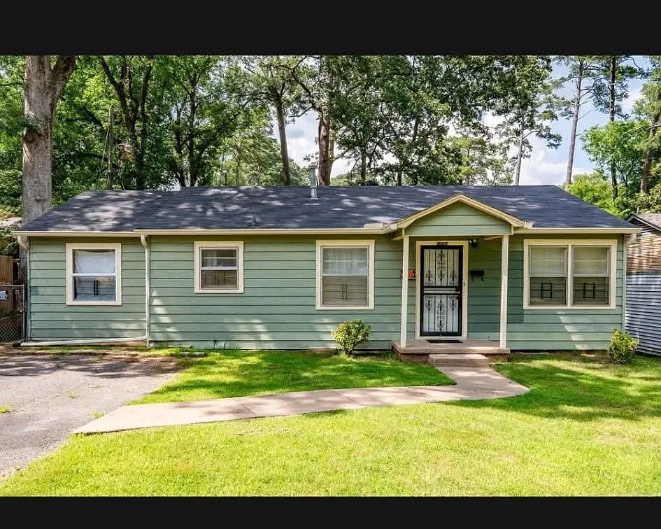 3 bed, 1150 sqft, $1,200 — Photo 1