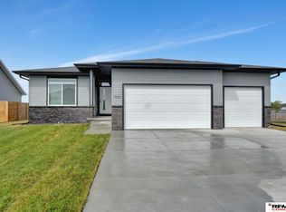 1624 Trout Dr, Lincoln, NE 68521