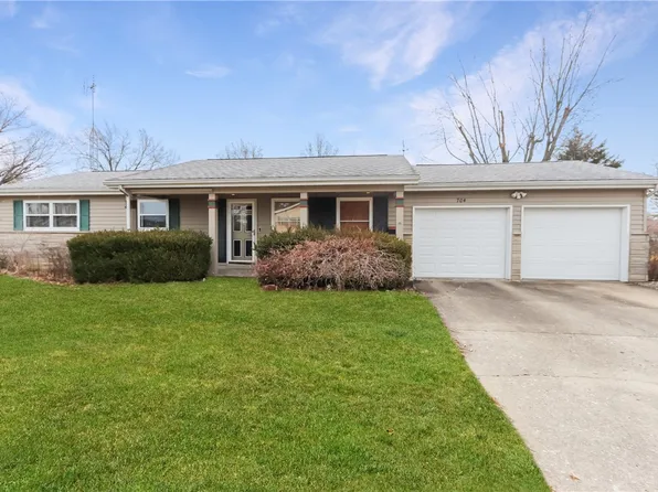 704 Franklin St, Charleston, IL 61920